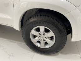 TOYOTA - HILUX 3.0 SR 4X4 CD 16V TURBO INTERCOOLER DIESEL 4P AUTOMÁTICO - 2011/2012 - Branca - R$ 119.900,00
