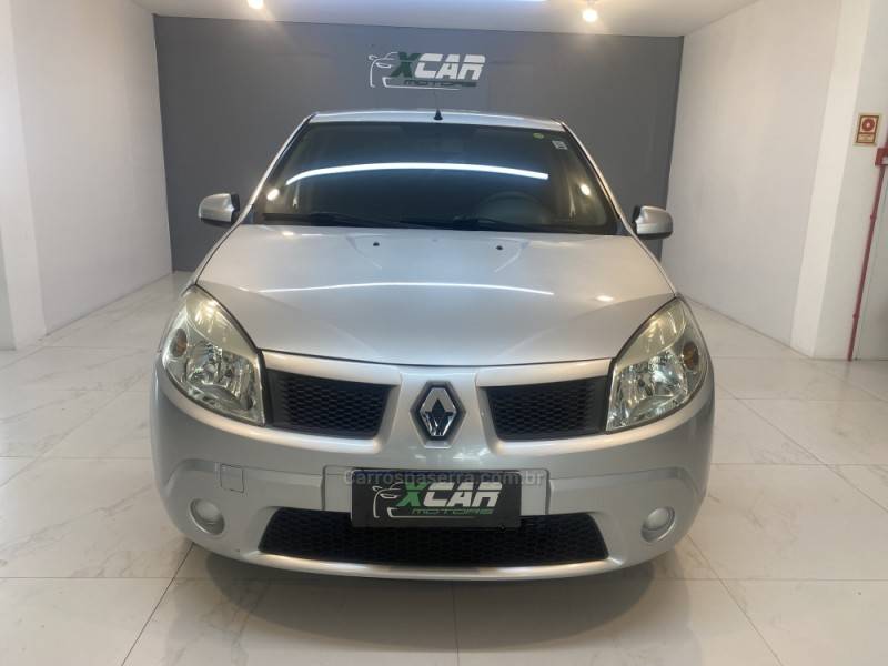 RENAULT - SANDERO 1.0 EXPRESSION 16V FLEX 4P MANUAL - 2011/2011 - Prata - R$ 29.900,00