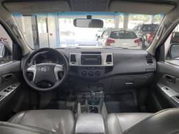 TOYOTA - HILUX 3.0 SR 4X4 CD 16V TURBO INTERCOOLER DIESEL 4P AUTOMÁTICO - 2011/2012 - Branca - R$ 119.900,00