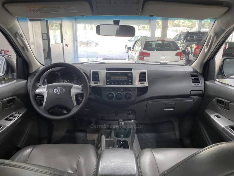 TOYOTA - HILUX 3.0 SR 4X4 CD 16V TURBO INTERCOOLER DIESEL 4P AUTOMÁTICO - 2011/2012 - Branca - R$ 119.900,00