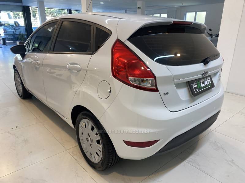FORD - FIESTA 1.6 SE HATCH 16V FLEX 4P MANUAL - 2016/2017 - Branca - R$ 56.900,00