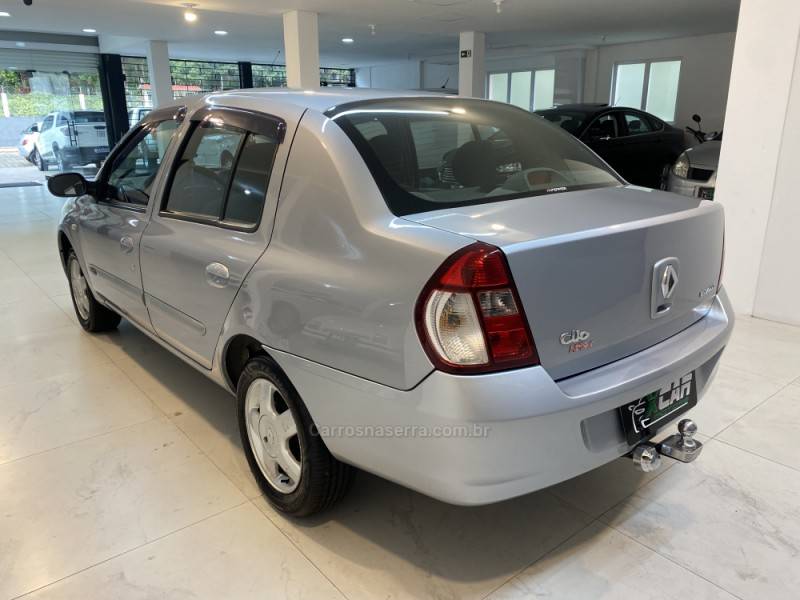 RENAULT - CLIO 1.6 PRIVILÉGE SEDAN 16V FLEX 4P MANUAL - 2007/2007 - Prata - R$ 22.900,00