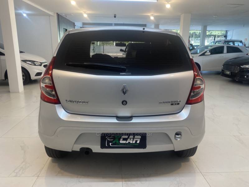 RENAULT - SANDERO 1.0 EXPRESSION 16V FLEX 4P MANUAL - 2011/2011 - Prata - R$ 29.900,00