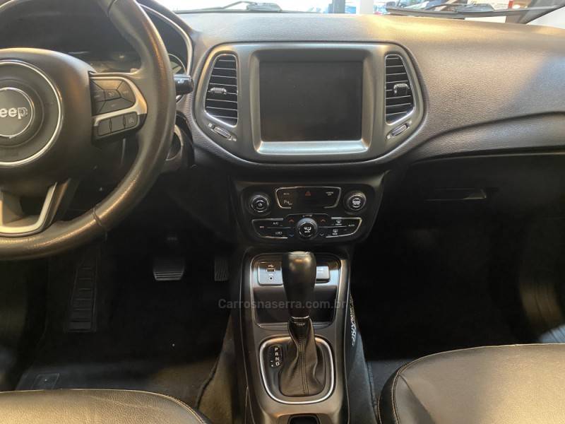 JEEP - COMPASS 2.0 16V FLEX LONGITUDE AUTOMÁTICO - 2017/2017 - Preta - R$ 93.900,00