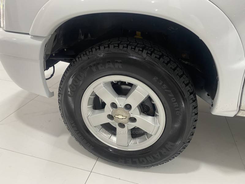 CHEVROLET - S10 2.4 MPFI EXECUTIVE 4X2 CD 8V FLEX 4P MANUAL - 2011/2011 - Branca - R$ 68.900,00
