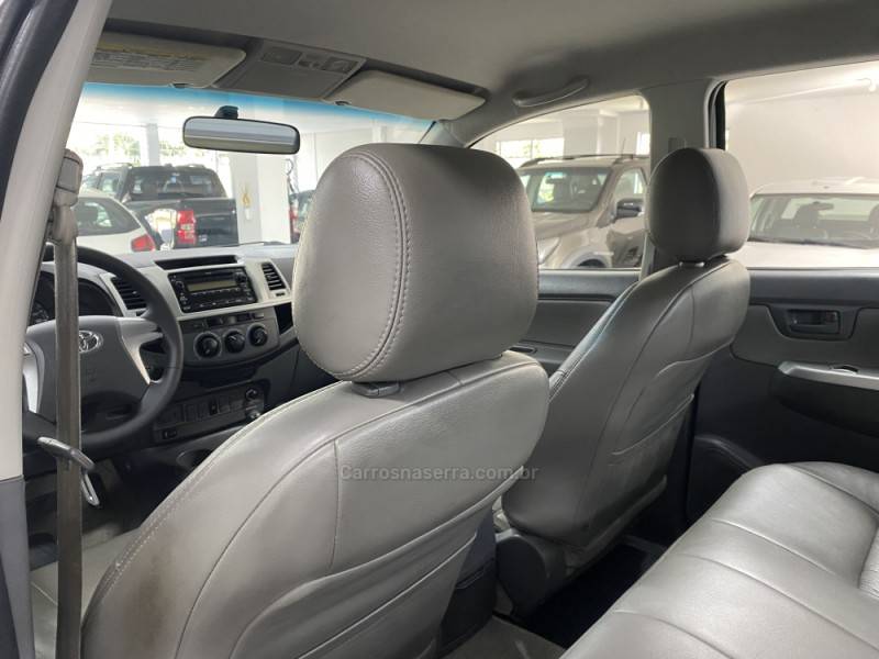 TOYOTA - HILUX 3.0 SR 4X4 CD 16V TURBO INTERCOOLER DIESEL 4P AUTOMÁTICO - 2011/2012 - Branca - R$ 119.900,00