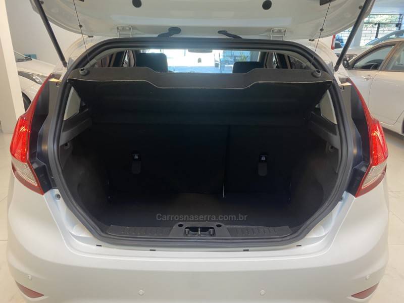 FORD - FIESTA 1.6 SE HATCH 16V FLEX 4P MANUAL - 2016/2017 - Branca - R$ 54.900,00