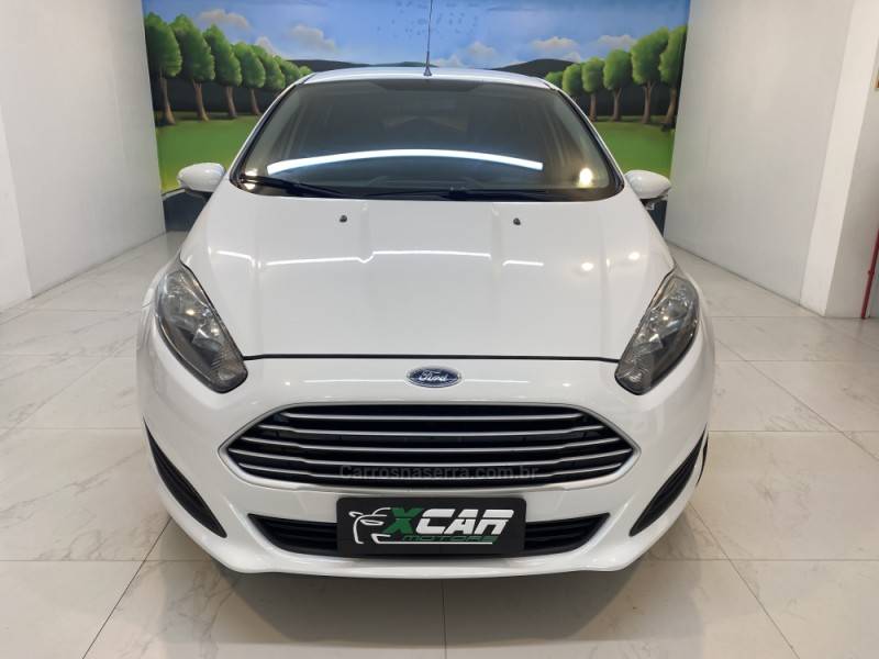 FORD - FIESTA 1.6 SE HATCH 16V FLEX 4P AUTOMÁTICO - 2016/2017 - Branca - R$ 52.900,00
