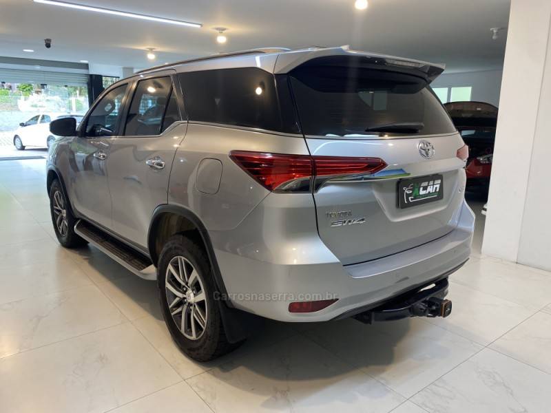 TOYOTA - HILUX SW4 2.8 SRX 4X4 16V TURBO INTERCOOLER DIESEL 4P AUTOMÁTICO - 2016/2016 - Prata - R$ 208.900,00