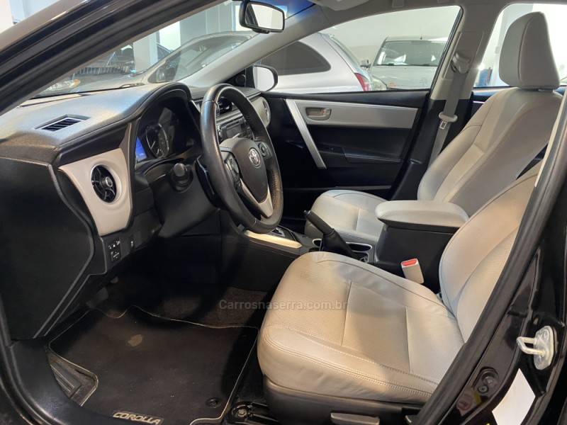 TOYOTA - COROLLA 2.0 XEI 16V FLEX 4P AUTOMÁTICO - 2017/2018 - Marrom - R$ 99.900,00