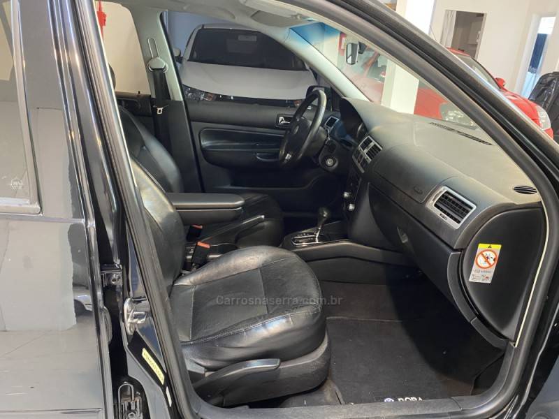VOLKSWAGEN - BORA 2.0 MI COMFORTLINE 8V 4P AUTOMÁTICO - 2008/2009 - Preta - R$ 39.900,00