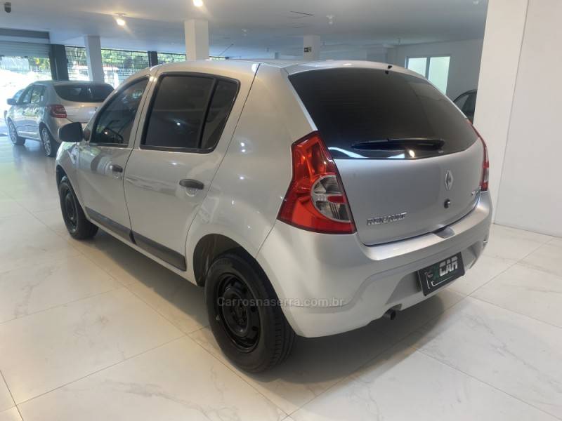 RENAULT - SANDERO 1.0 EXPRESSION 16V FLEX 4P MANUAL - 2011/2011 - Prata - R$ 29.900,00