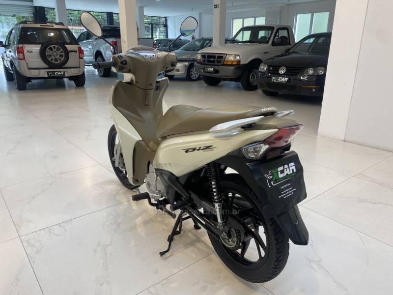 HONDA - BIZ 125 EX - 2021/2021 - Branca - R$ 16.900,00