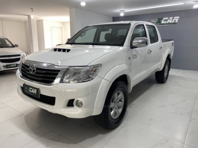 TOYOTA - HILUX 3.0 SR 4X4 CD 16V TURBO INTERCOOLER DIESEL 4P AUTOMÁTICO - 2011/2012 - Branca - R$ 119.900,00