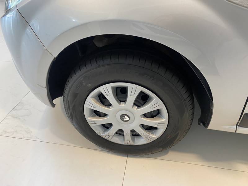 RENAULT - SANDERO 1.0 EXPRESSION 16V FLEX 4P MANUAL - 2011/2011 - Prata - R$ 29.900,00