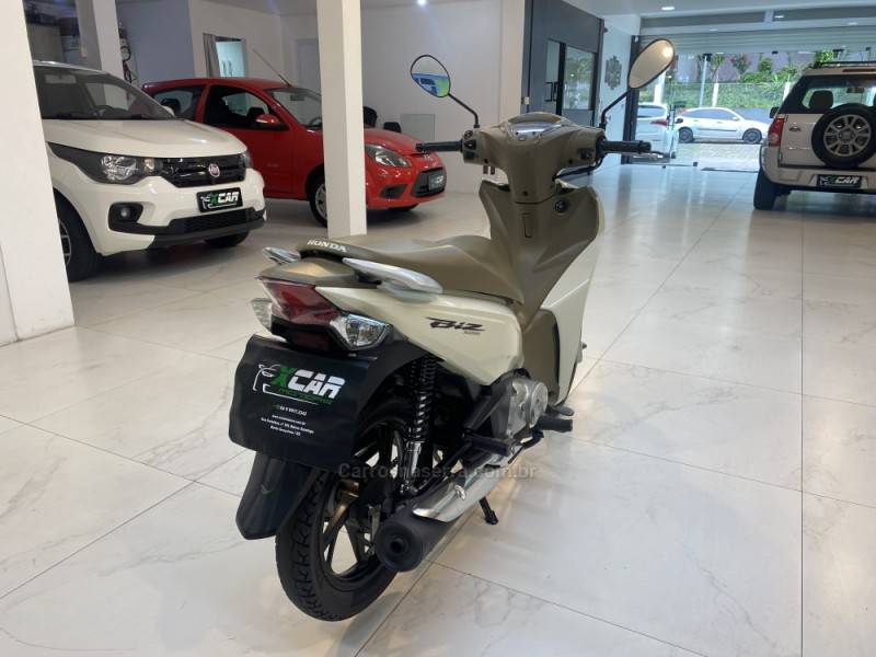 HONDA - BIZ 125 EX - 2021/2021 - Branca - R$ 16.900,00