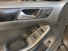 VOLKSWAGEN - JETTA 2.0 COMFORTLINE FLEX 4P TIPTRONIC - 2011/2012 - Preta - R$ 59.900,00