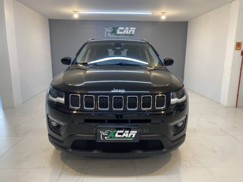 JEEP - COMPASS 2.0 16V FLEX LONGITUDE AUTOMÁTICO - 2017/2017 - Preta - R$ 93.900,00