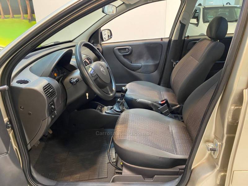 CHEVROLET - CORSA 1.4 MPFI MAXX 8V FLEX 4P MANUAL - 2012/2012 - Bege - R$ 35.900,00