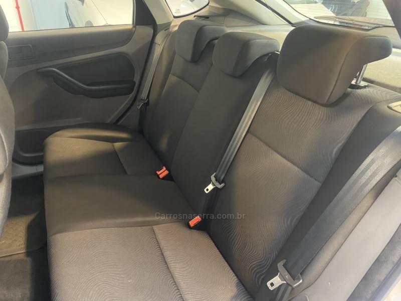 FORD - FOCUS 1.6 GLX 16V FLEX 4P MANUAL - 2012/2013 - Branca - R$ 48.900,00