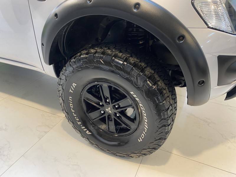 MITSUBISHI - L200 TRITON 3.2 GLS 4X4 CD 16V TURBO INTERCOLER DIESEL 4P MANUAL - 2012/2013 - Cinza - R$ 115.900,00