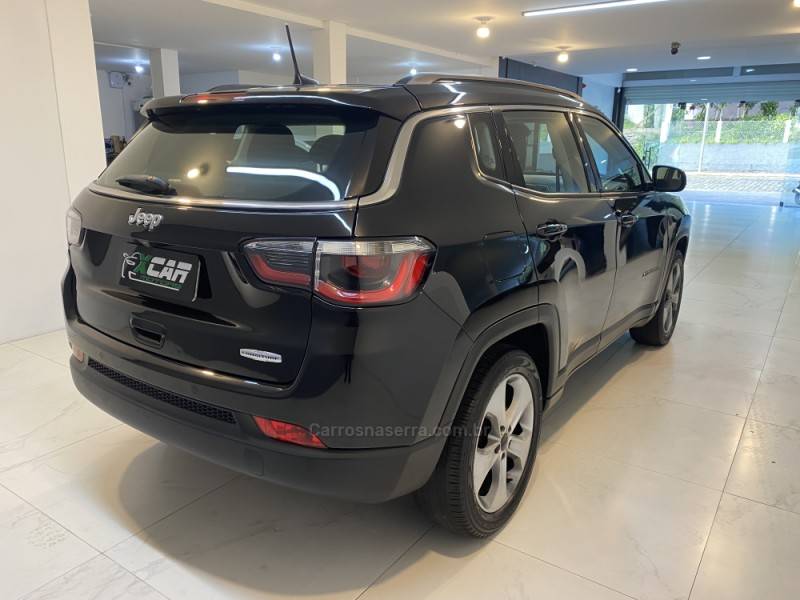 JEEP - COMPASS 2.0 16V FLEX LONGITUDE AUTOMÁTICO - 2017/2017 - Preta - R$ 93.900,00