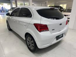 CHEVROLET - ONIX 1.0 JOY BLACK 8V FLEX 4P MANUAL - 2021/2021 - Branca - R$ 62.900,00