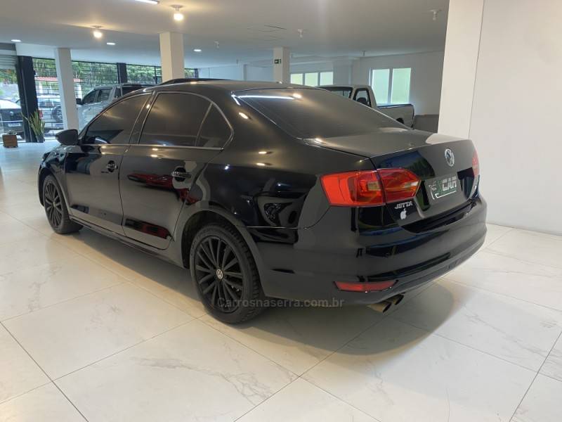 VOLKSWAGEN - JETTA 2.0 COMFORTLINE FLEX 4P TIPTRONIC - 2011/2012 - Preta - R$ 59.900,00