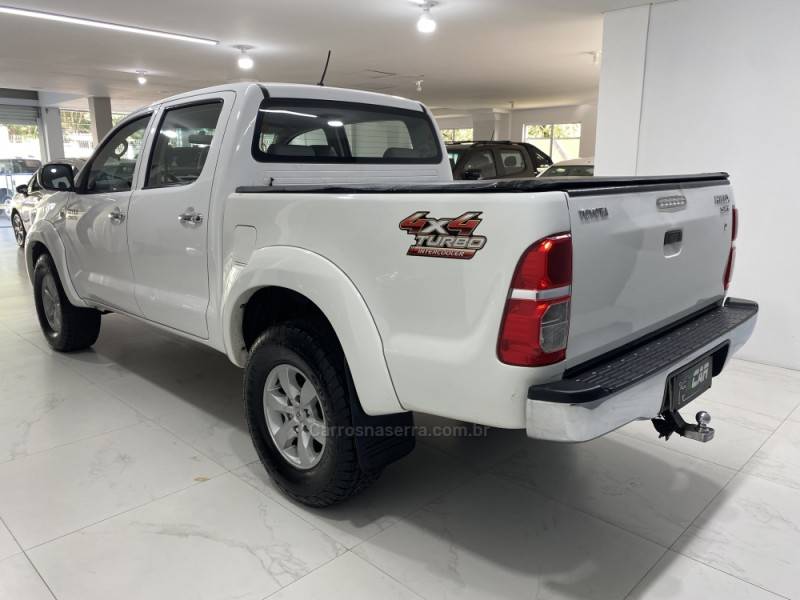 TOYOTA - HILUX 3.0 SR 4X4 CD 16V TURBO INTERCOOLER DIESEL 4P AUTOMÁTICO - 2011/2012 - Branca - R$ 119.900,00