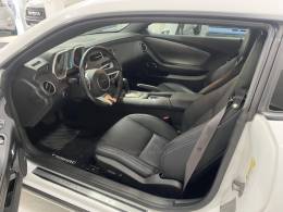 CHEVROLET - CAMARO 6.2 SS COUPÉ V8 GASOLINA 2P AUTOMÁTICO - 2011/2011 - Branca - R$ 204.900,00