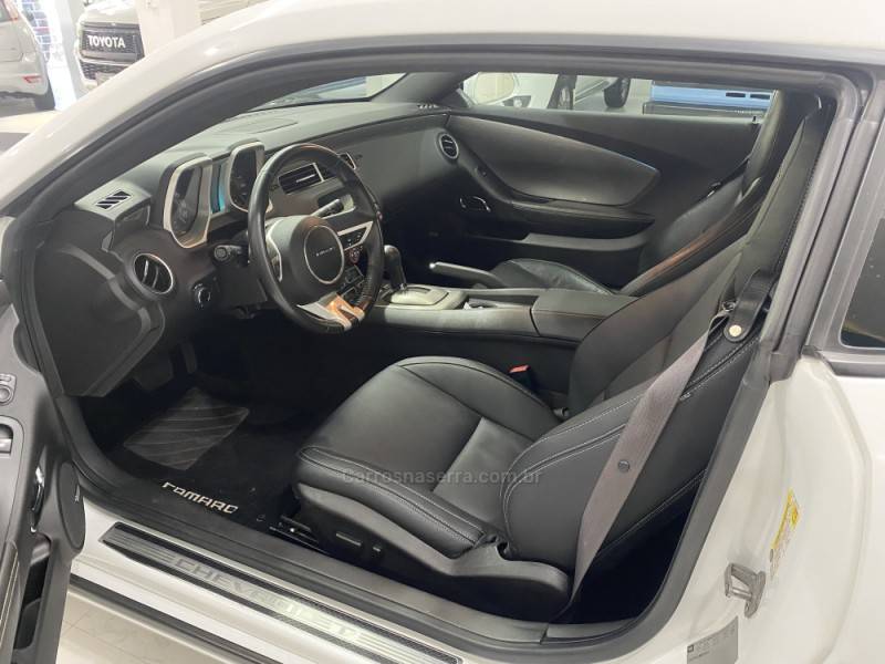 CHEVROLET - CAMARO 6.2 SS COUPÉ V8 GASOLINA 2P AUTOMÁTICO - 2011/2011 - Branca - R$ 204.900,00