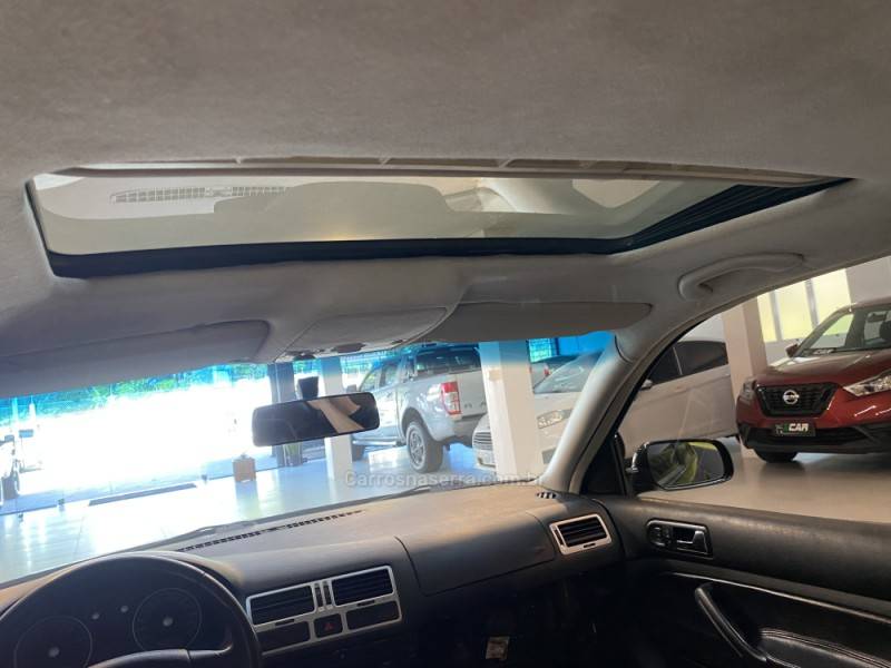 VOLKSWAGEN - BORA 2.0 MI COMFORTLINE 8V 4P AUTOMÁTICO - 2008/2009 - Preta - R$ 39.900,00