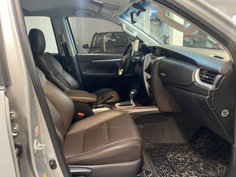 TOYOTA - HILUX SW4 2.8 SRX 4X4 16V TURBO INTERCOOLER DIESEL 4P AUTOMÁTICO - 2016/2016 - Prata - R$ 208.900,00