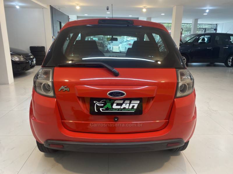 FORD - KA 1.0 MPI CLASS 8V FLEX 2P MANUAL - 2013/2013 - Vermelha - R$ 33.900,00