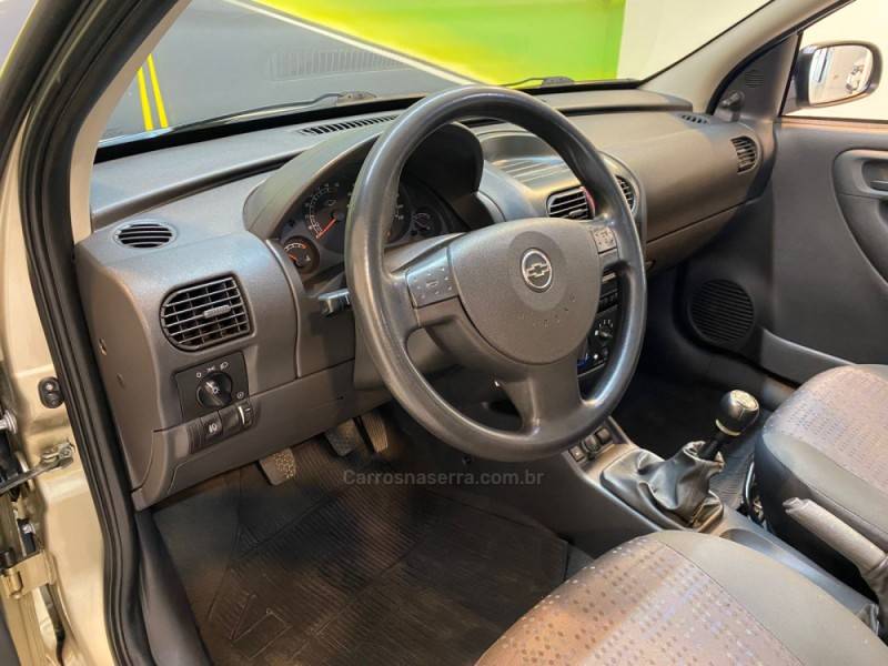 CHEVROLET - CORSA 1.4 MPFI MAXX 8V FLEX 4P MANUAL - 2012/2012 - Bege - R$ 35.900,00