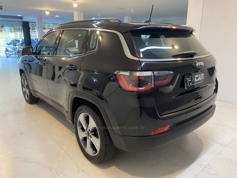 JEEP - COMPASS 2.0 16V FLEX LONGITUDE AUTOMÁTICO - 2017/2017 - Preta - R$ 93.900,00