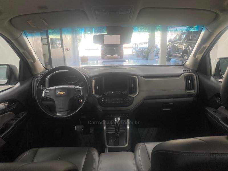 CHEVROLET - S10 2.8 LT 4X4 CD 16V TURBO DIESEL 4P AUTOMÁTICO - 2018/2019 - Prata - R$ 159.900,00