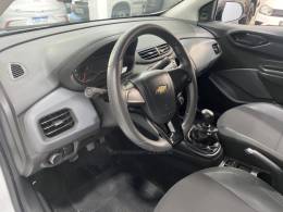CHEVROLET - ONIX 1.0 JOY BLACK 8V FLEX 4P MANUAL - 2021/2021 - Branca - R$ 62.900,00