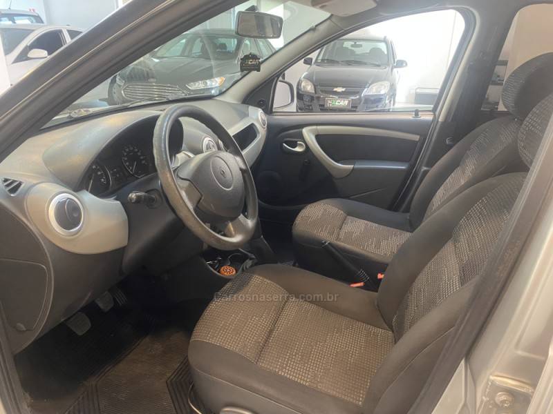 RENAULT - SANDERO 1.0 EXPRESSION 16V FLEX 4P MANUAL - 2011/2011 - Prata - R$ 29.900,00