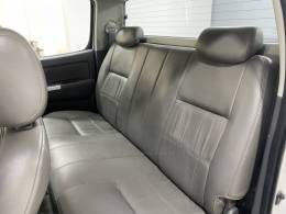 TOYOTA - HILUX 3.0 SR 4X4 CD 16V TURBO INTERCOOLER DIESEL 4P AUTOMÁTICO - 2011/2012 - Branca - R$ 119.900,00