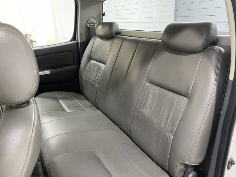 TOYOTA - HILUX 3.0 SR 4X4 CD 16V TURBO INTERCOOLER DIESEL 4P AUTOMÁTICO - 2011/2012 - Branca - R$ 119.900,00