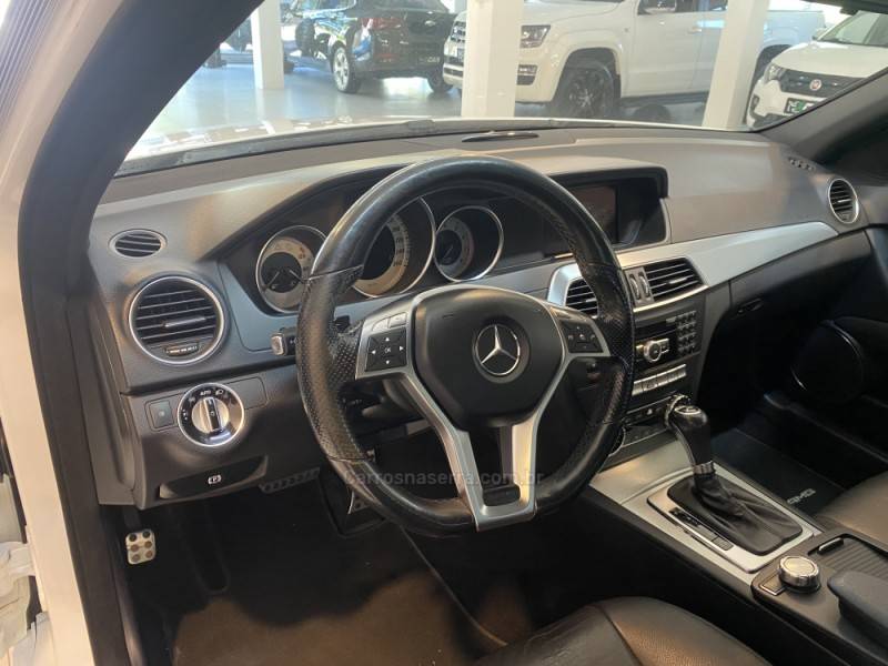 MERCEDES-BENZ - C 250 1.8 CGI SPORT 16V GASOLINA 4P AUTOMÁTICO - 2014/2014 - Branca - R$ 105.900,00