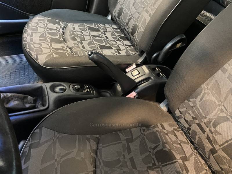 PEUGEOT - 207 1.4 XR SPORT 8V FLEX 4P MANUAL - 2009/2010 - Prata - R$ 20.900,00