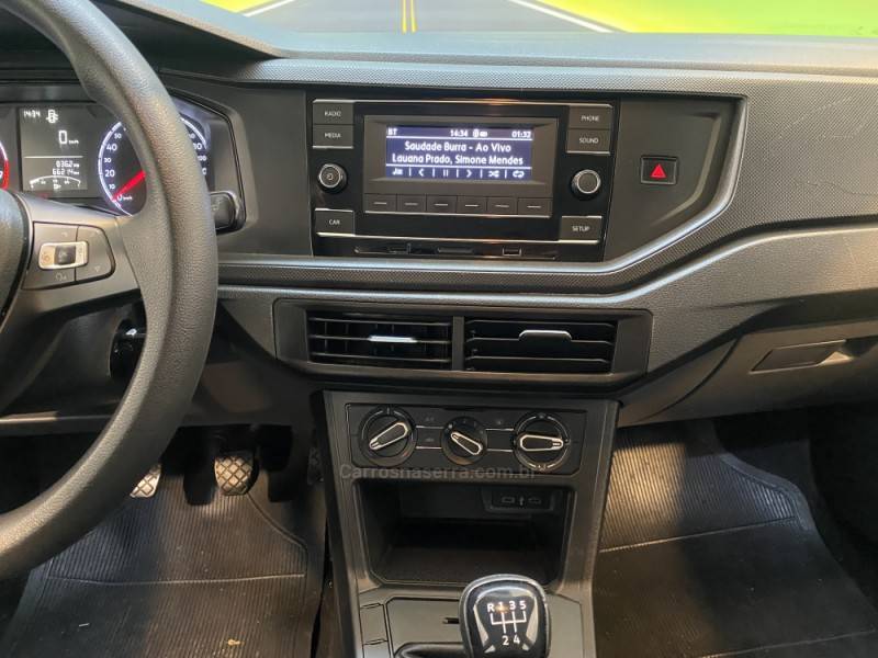 VOLKSWAGEN - POLO 1.0 MPI TRACK 4P MANUAL - 2023/2024 - Branca - R$ 72.900,00