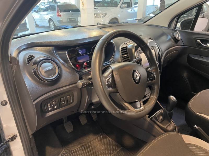RENAULT - CAPTUR 1.6 16V SCE FLEX ZEN MANUAL - 2019/2019 - Prata - R$ 74.900,00