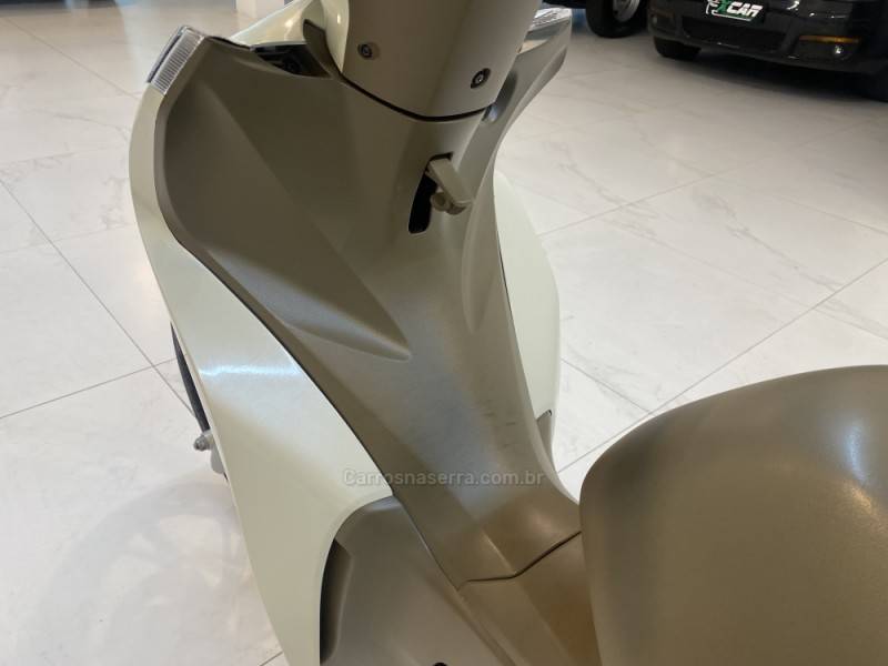 HONDA - BIZ 125 EX - 2021/2021 - Branca - R$ 16.900,00