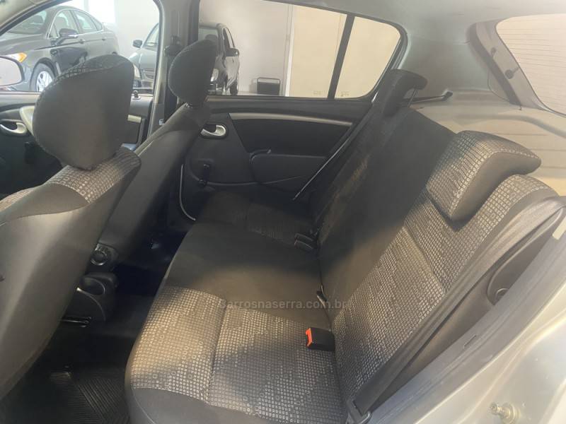 RENAULT - SANDERO 1.0 EXPRESSION 16V FLEX 4P MANUAL - 2011/2011 - Prata - R$ 29.900,00
