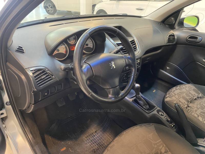 PEUGEOT - 207 1.4 XR SPORT 8V FLEX 4P MANUAL - 2009/2010 - Prata - R$ 20.900,00