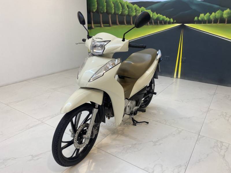 HONDA - BIZ 125 EX - 2021/2021 - Branca - R$ 16.900,00
