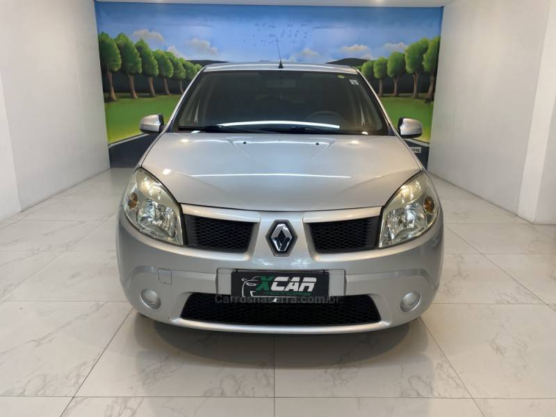 RENAULT - SANDERO 1.0 EXPRESSION 16V FLEX 4P MANUAL - 2011/2011 - Prata - R$ 29.900,00
